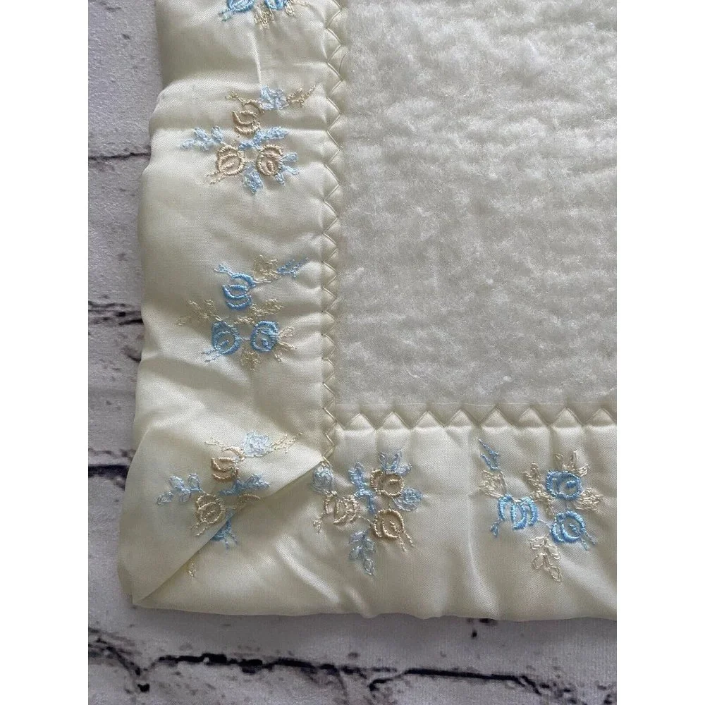Vintage North‎ Star Acrylic Chatham Baby Blanket Satin Binding Pale Yellow 36x50